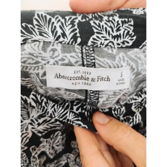 Abercrombie & Fitch Wrap Mini Skirt Small Black White Floral Botanical Print Tie - Picture 3 of 5